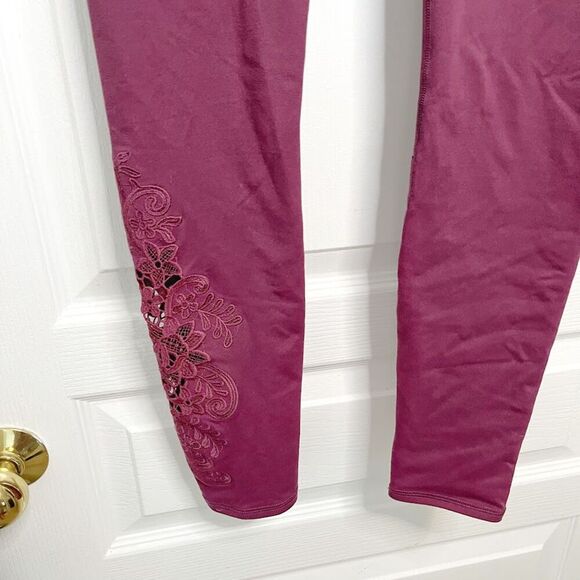 Fabletics Rocio Floral Lace Cutout Mid Rise Full Length Athletic Leggings - Picture 6 of 10